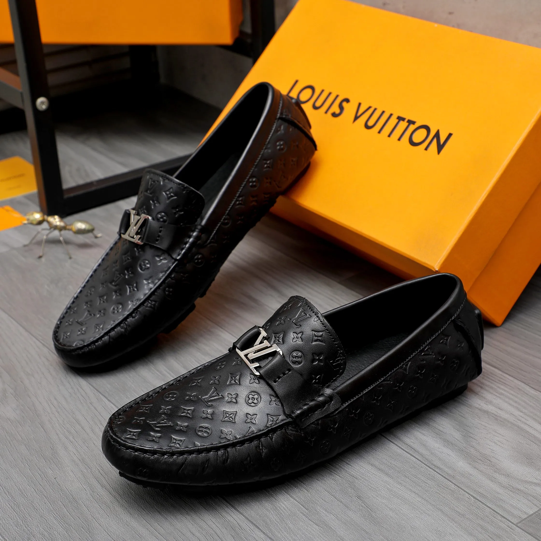 Men's shoes 💰400 Product trademark: LV "Louis Vuitton" casual slip-on shoes Regular size: 38-45 (45 is custom-made and non-returnable) Product materials: Selected cowhide embossed upper, pigskin lining, rubber outsole